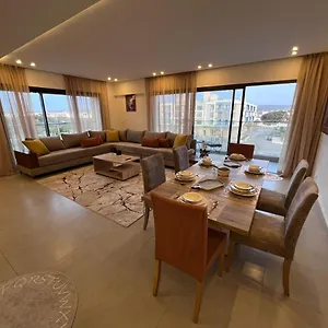 De Luxe Bord De A 2 Pas De La Appartement